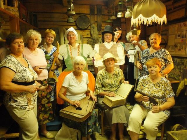 Seniori iepazīst pagasta vēsturi